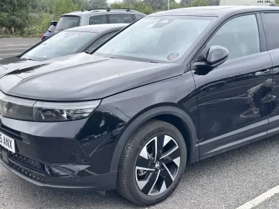 2025 Vauxhall Grandland Hybrid – Only 1,000 Miles – Black – Like New